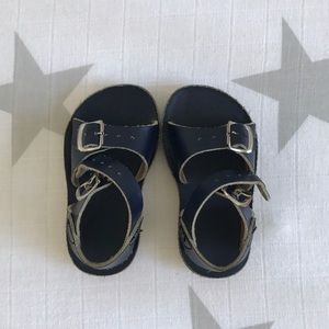 Infants navy blue Hoy saltwater sandals